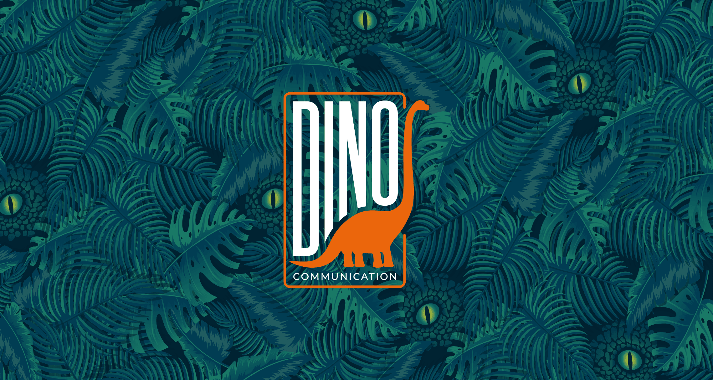 Logo Dino Communication : un brontosaure orange dans un cadre blanc, sur un fond de feuillages tropicaux parsemé d’yeux de reptile.